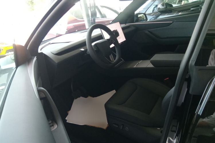 Used Tesla Model Y 2026 Rear-Drive Model
