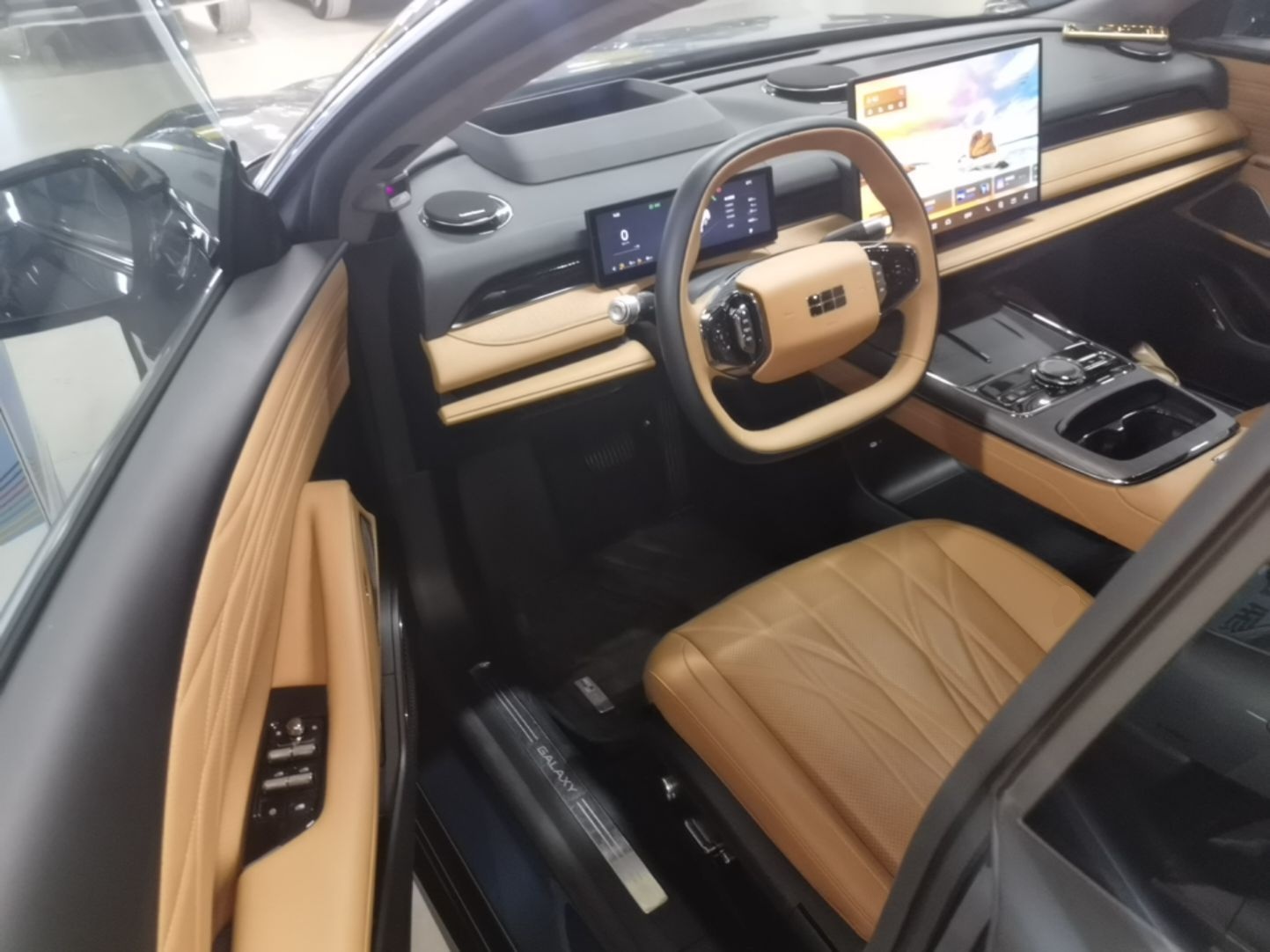 Geely Galaxy 8 2025 130km EM-i Flagship Edition — снимка 18