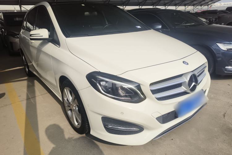 Used Mercedes-Benz B-Class 2015 B 200 Fashion Model Front Right 45 Deg