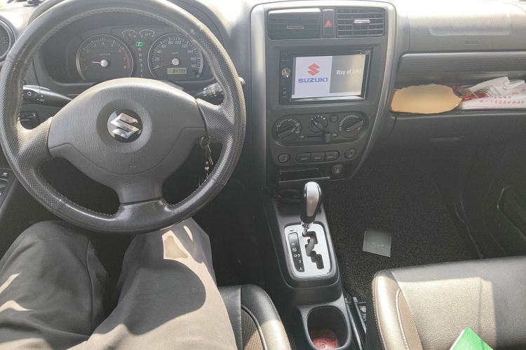 Used Suzuki Jimny 2012 1.3 AT JLX Center Console