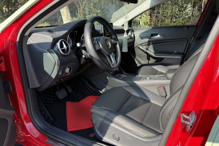 Used Mercedes-Benz GLA 2015 GLA 200 Fashion Model