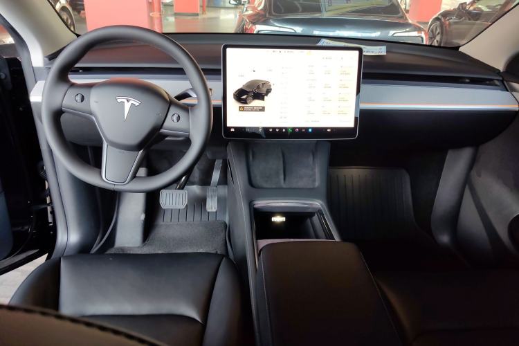 Used Tesla Model Y 2023 Long-Range All-Wheel-Drive Version