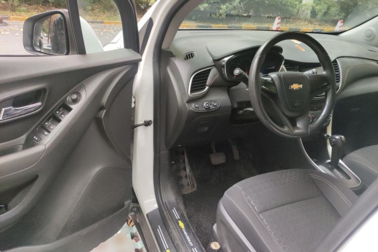 Used Chevrolet Trax 2018 330T Automatic Two-Wheel Drive Elite Model Driver Seat