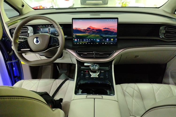 Used Denza D9 2022 DM-i 970 Four-Wheel Drive Flagship Model
