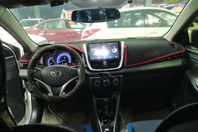 Used Toyota YARiS L Zhi Xiang 2017 1.5G CVT Xuan Dong Skyroof Edition Center Console