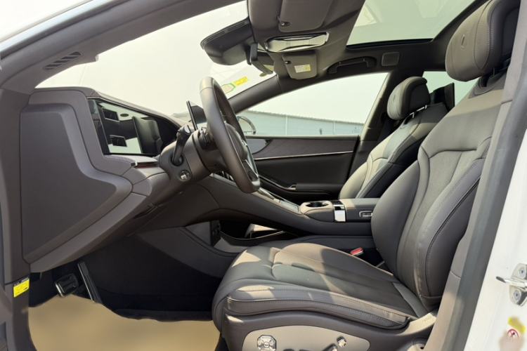 Used Denza Z9 2024 1100 km All-Wheel-Drive Ultra Version
