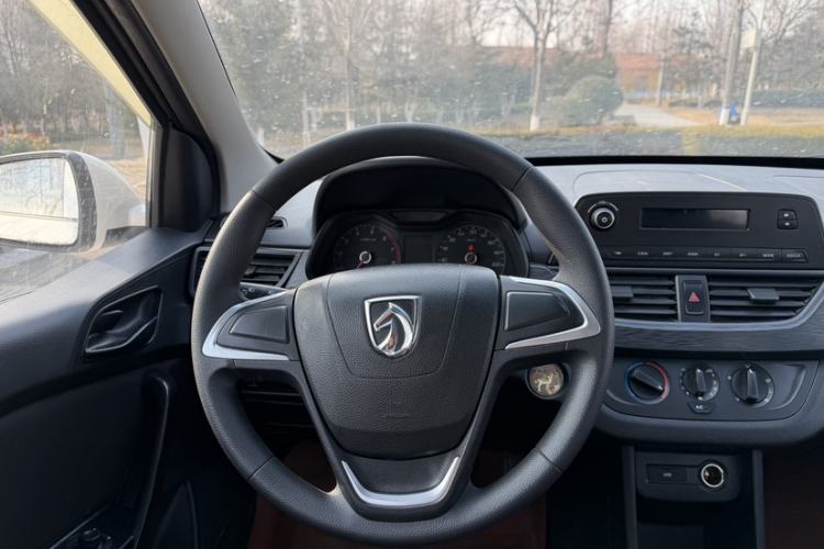 Used Baojun 310 2016 1.2L manual Comfort trim level