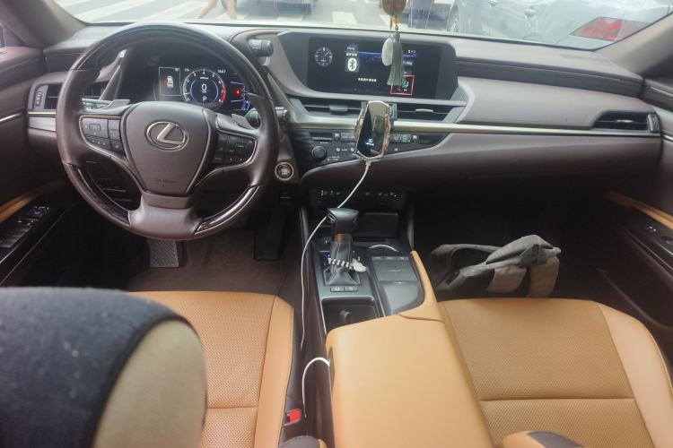 Used Lexus ES 2018 200 Luxury Edition China V Standard Center Console