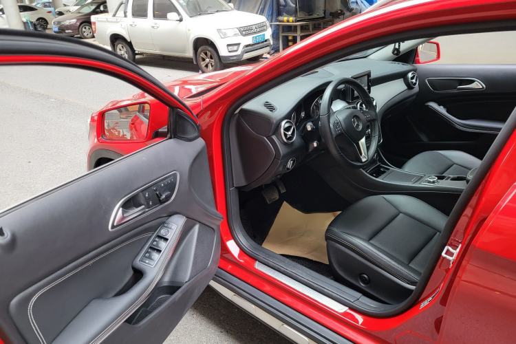 Used Mercedes-Benz GLA 2015 GLA 200 Fashion Model
