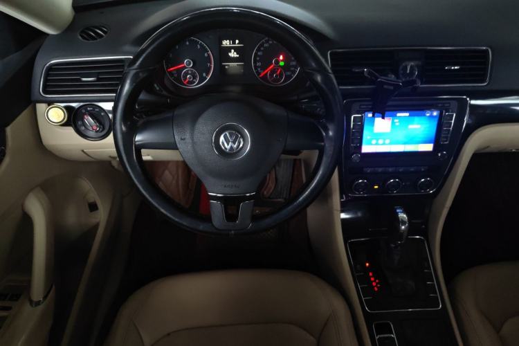 Used Volkswagen Passat 2014 1.8TSI DSG Prestige Edition Steering Wheel