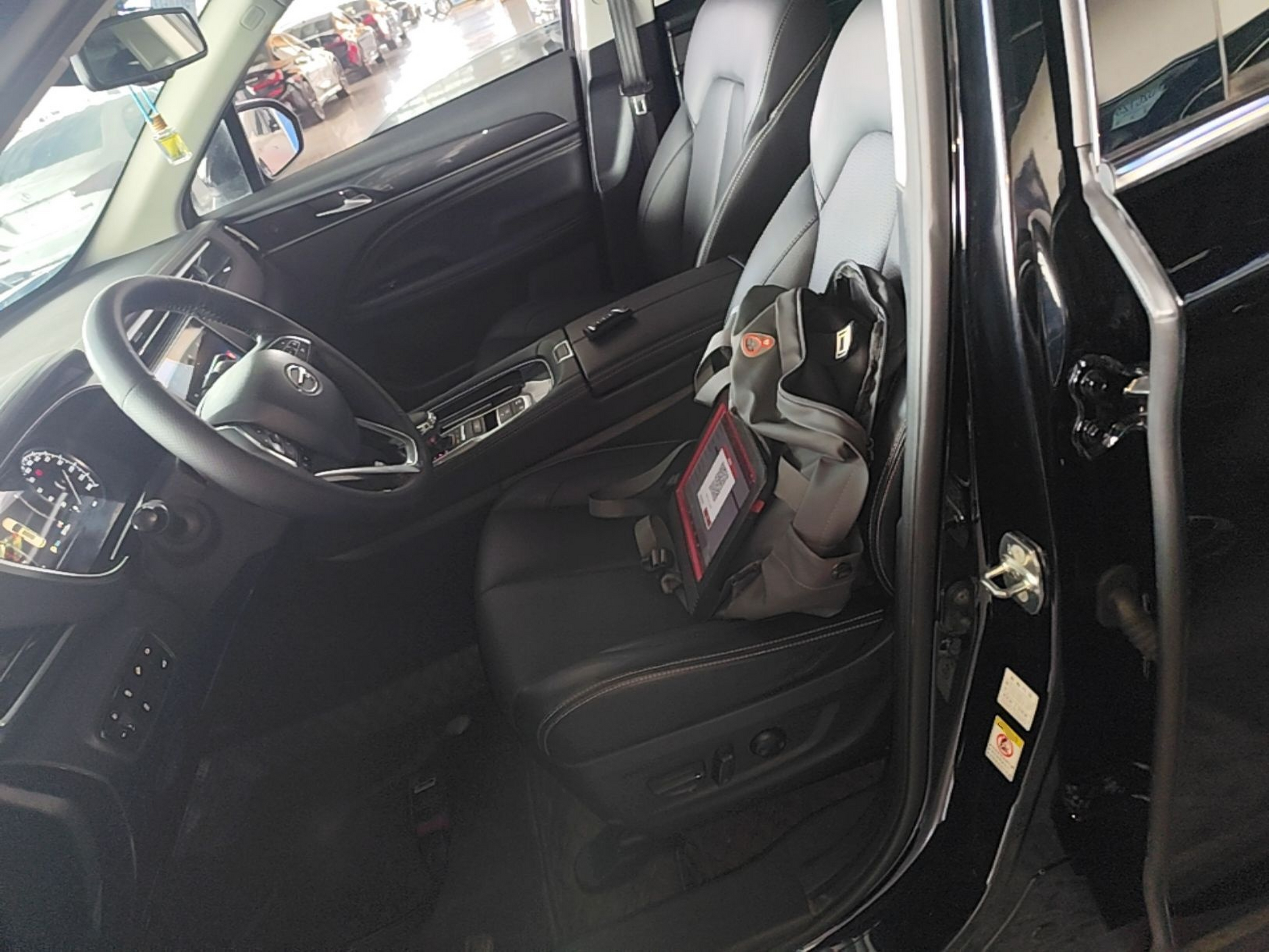 Переднее сиденье в автомобиле