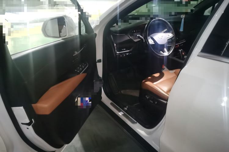 Used Cadillac XT4 2018 28T 4x4 Platinum Edition