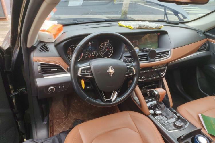 Used BORGWARD BX7 2016 28T Four-wheel Drive Luxury Edition 5 Seats Center Console