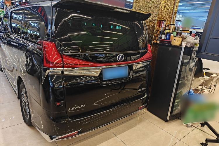 Used Lexus LM 2020 300h Four-Seat Grand Edition Exterior 6