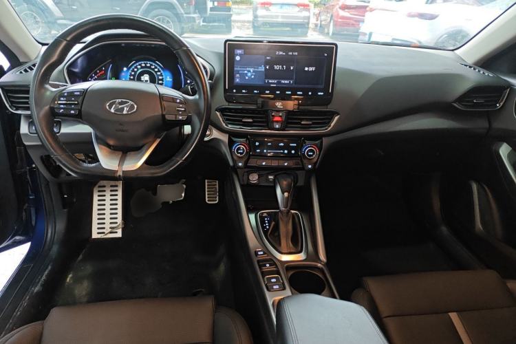 Used Hyundai Lafesta 2019 280TGDi Smart Speed Version China VI Standard Center Console