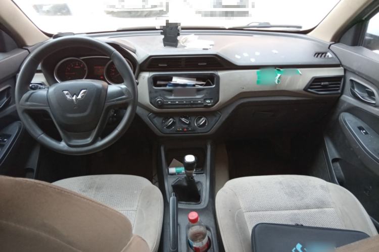 Used Wuling Hongguang 2018 1.5L S Standard Version L2B Interior 2