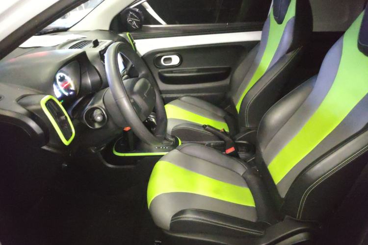 Used Roewe Clever 2021 302 km New Four-Seater Super-Efficient Version Left Front Seat