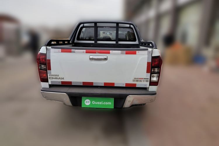 Used Isuzu D-MAX 2015 2.5T Four-Wheel Drive Automatic Ultra-Luxury Version 4JK1 Exterior 4