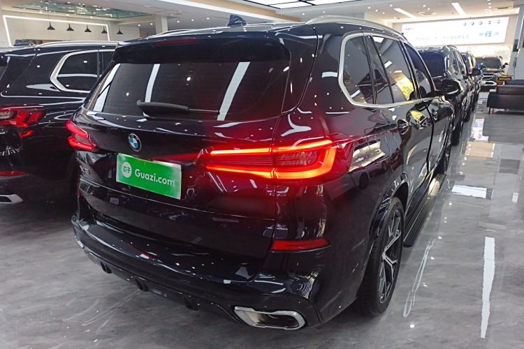 Used BMW X5 2022 Restyled xDrive 40Li M Sport Package Rear Right 45 Deg