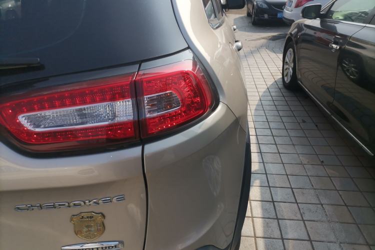 Used Jeep Cherokee 2016 2.4L Professional Smart Version