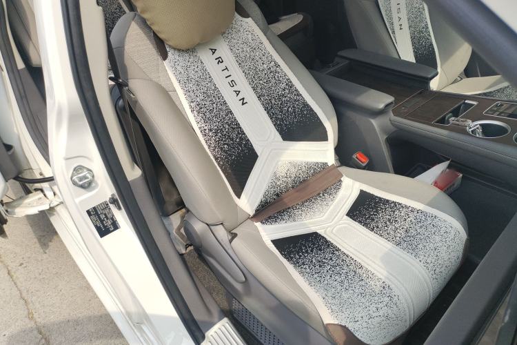 Used Toyota SIENNA 2023 2.5L Hybrid Comfort Edition Right Front Seat