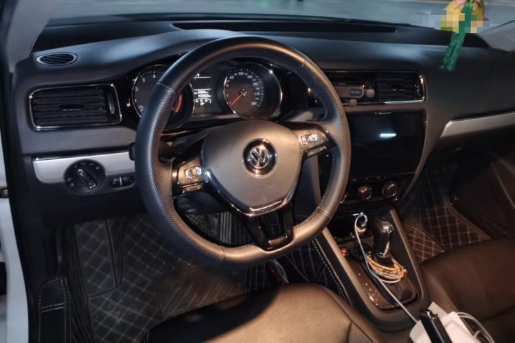 Used Volkswagen Sagitar 2018 1.6L Automatic Comfort Model Steering Wheel