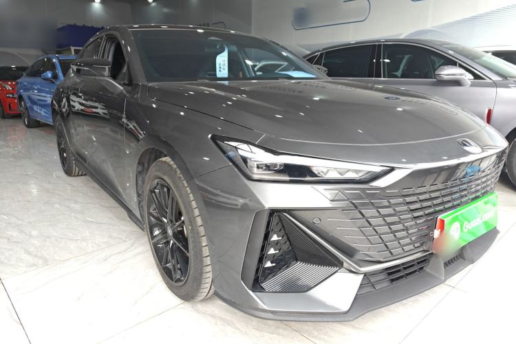 Used Changan UNI-V 2024 1.5T High-Energy Version
