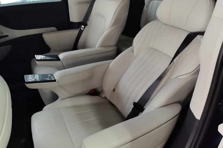 Used VOYAH Dream 2025 PHEV Four-Wheel-Drive Flagship Kunpeng Edition Left Rear Seat