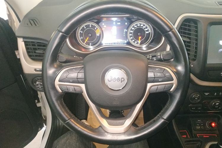 Used Jeep Cherokee 2017 2.0L Superior Edition