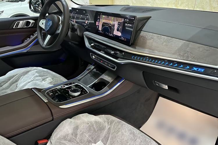 Used BMW X5 2025 Model, xDrive 30Li Prestige M Sport Night Package
