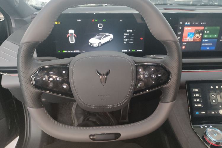 Used VOYAH PASSION 2024 PHEV Four-Wheel Drive Ultra-Long Range Flagship Model
