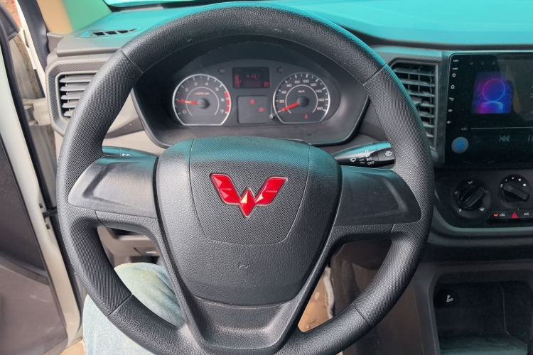 Used Wuling Hongguang V 2022 1.5L Jingqu Version Hydraulic Power Steering LAR Steering Wheel