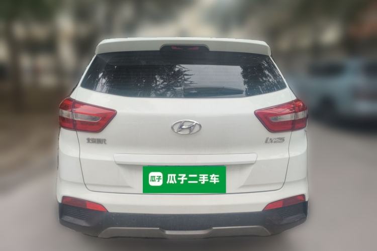 Used Hyundai ix25 2015 1.6L Automatic Two-Wheel-Drive Deluxe DLX Model
