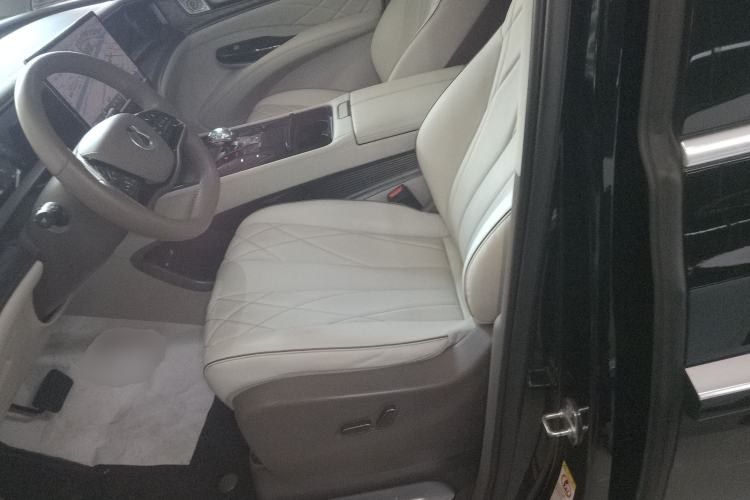 Used Denza D9 2023 DM-i 945 Business Edition
