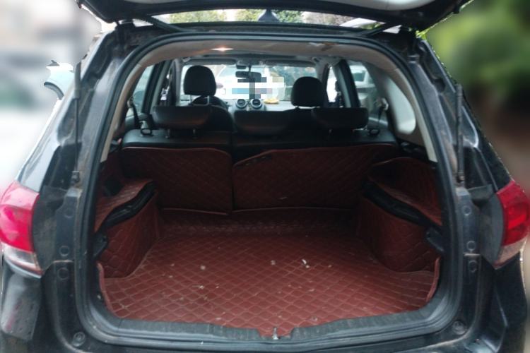 Used Haval H6 2015 Upgraded Model 1.5T Manual Two-Wheel Drive Elite Version Trunk