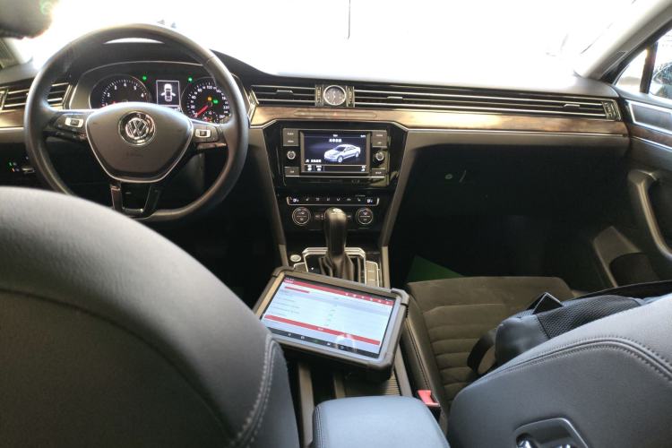Used Volkswagen Magotan 2018 330TSI DSG Luxury Model Center Console