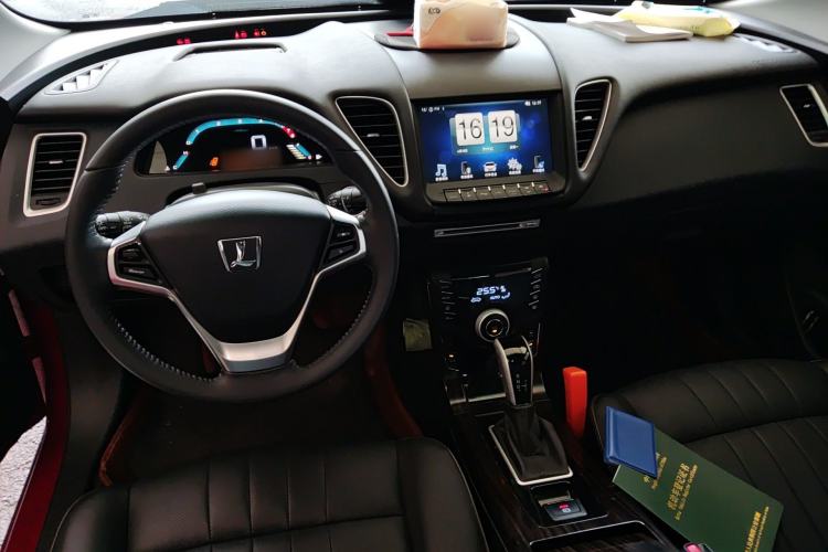 Used Luxgen 5 2016 1.8T Automatic ZhiZun Model Center Console