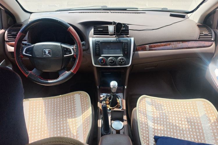 Used Zotye Z300 2014 1.5L Urban Edition Manual Luxury Model Center Console