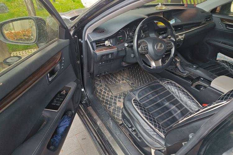 Used Lexus ES 2015 300h Luxury Edition Driver Seat