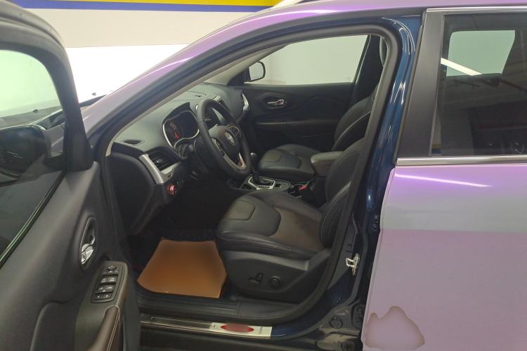 Used Jeep Cherokee 2020 2.0L Two-Wheel Drive Classic Sports Edition
