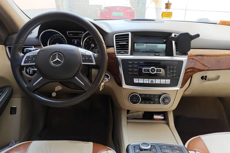 Used Mercedes-Benz M-Class 2012 ML 350 Sport Edition Center Console