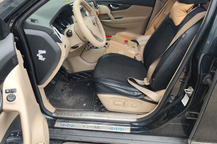 Used Nissan X-Trail 2014 2.5L CVT Leading Edition 4WD
