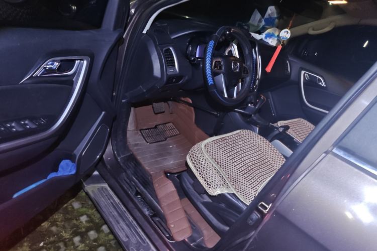 Used JMC Yusheng S350 2013 2.4T Automatic 2WD Diesel Luxury Edition 5 Seats Driver Seat