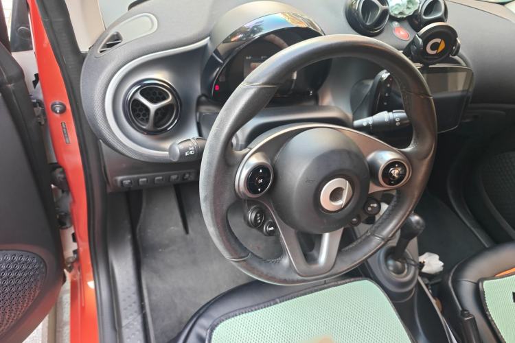 Used smart fortwo 2015 1.0L 52 kW Hardtop Passion Edition Steering Wheel