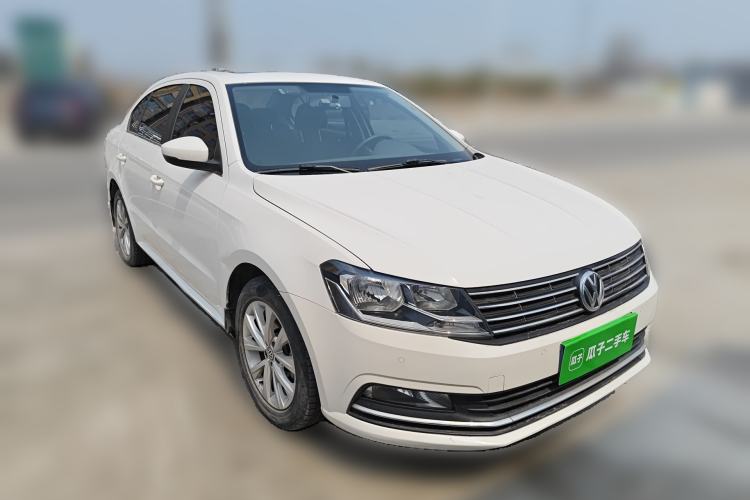 Used Volkswagen Lavida 2015 1.6L Manual Comfort Edition Front Right 45 Deg