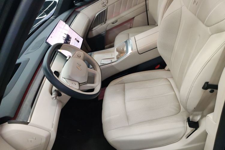 Used ONVO Luxeed L90 2025 Model—Ultra Six-Seater Version
