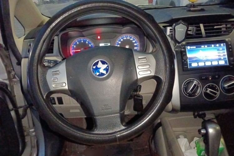 Used Venucia R50 2015 1.6L Automatic Luxury Edition
