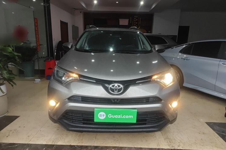 Used Toyota RAV4 2016 2.0L CVT Two-Wheel Drive Fashion Edition China V Standard
