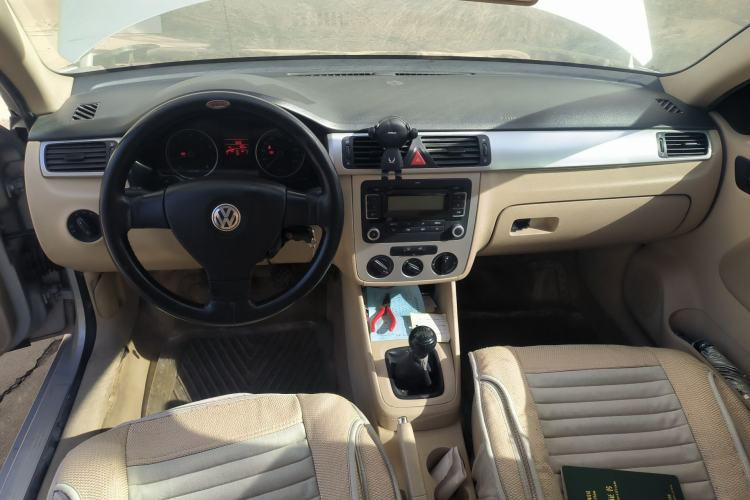 Used Volkswagen Bora 2008 1.6L Manual Fashion Model Center Console