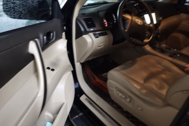 Used Toyota Highlander 2011 2.7L Two-Wheel Drive 7-Seater Luxury Navigation Edition